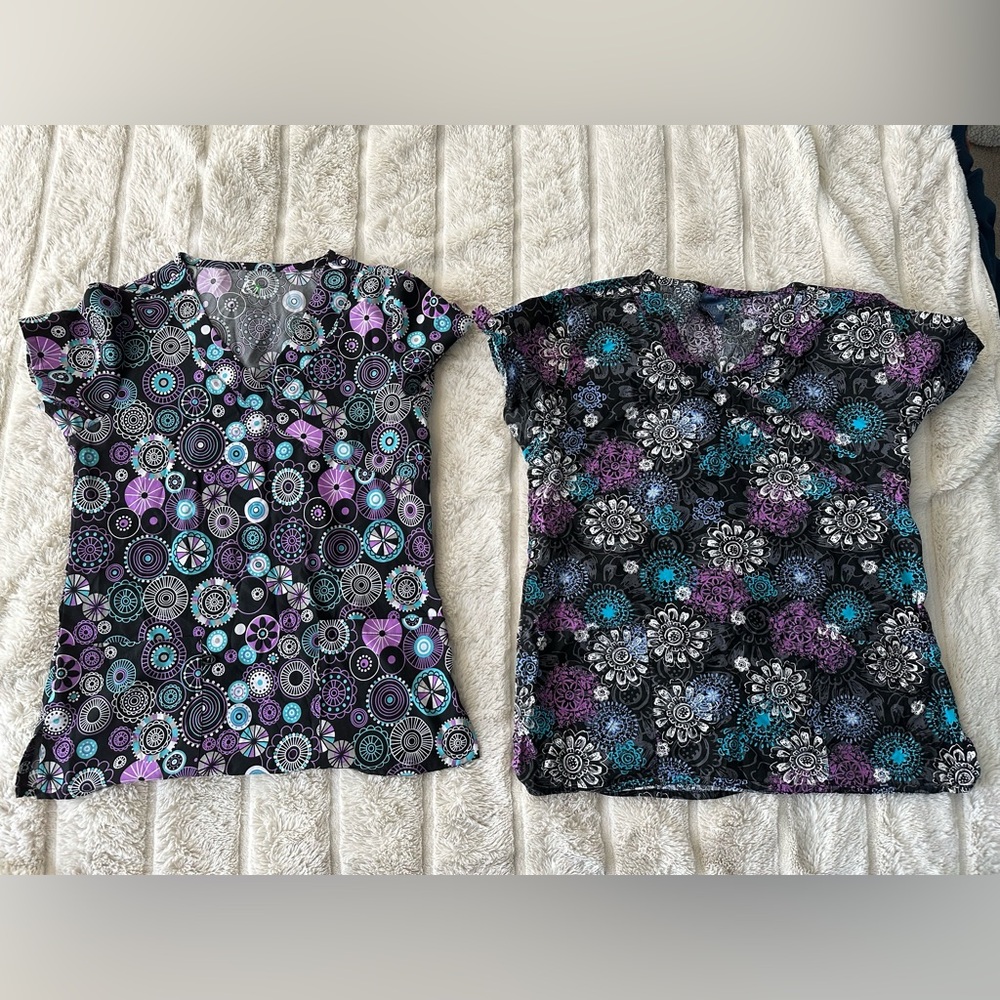 LOT OF 17 SCRUBS
9 scrub tops and 8 pants Medium
Wonderwinc, UA, VAC, etc